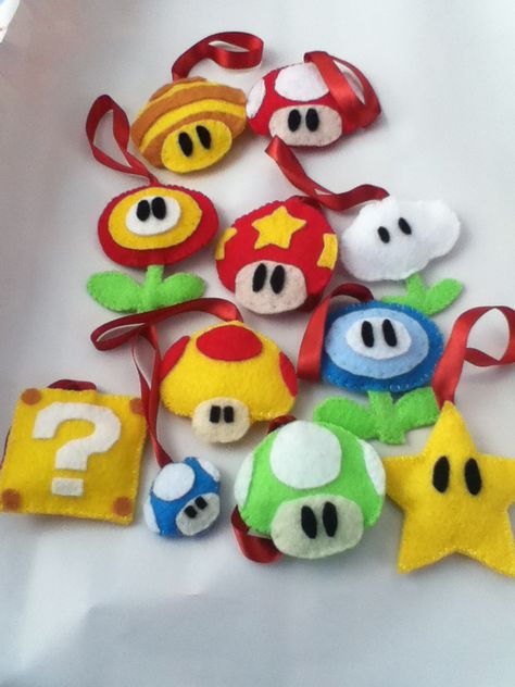 Diy Video Game Ornaments, Mario Felt Pattern, Mario Sewing Pattern, Felt Mario Ornaments, Mario Sewing Projects, Nerdy Felt Crafts, Super Mario Diy Crafts, Mario Xmas Tree, Diy Mario Ornaments