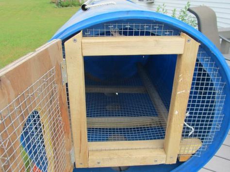 55 Gallon Drum conversion to short term Johnny House - The Michigan Sportsman Forums Quail Hutch, Quail Pen, Quail House, Quail Coop, Hutch Ideas, Raising Quail, Gallo Fino, Chicken Pen, Backyard Trampoline