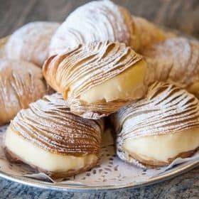 Italian Sfogliatelle, Lobster Tail Pastry, Sfogliatelle Recipe, Lobster Recipes Tail, Italian Cookie Recipes, Italian Bakery, Italian Recipes Dessert, Italian Pastries, Lobster Tail