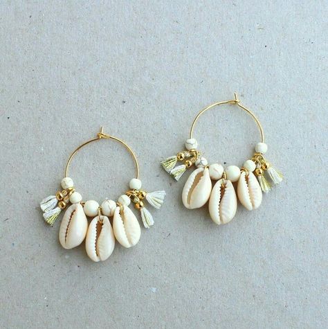 Cowrie Shell Jewelry, Diy Fabric Jewellery, Fabric Earrings, Seashell Jewelry, Handmade Fashion Jewelry, Earrings Inspiration, Shell Jewelry, Shell Earrings, Bijoux Diy