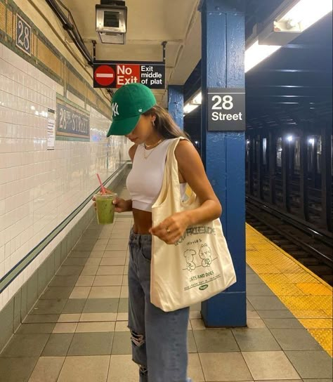 @Lo_v_e_u Tote Bag Outfit, Looks Pinterest, Foto Tips, Foto Poses, Outfit Trends, 가을 패션, Mode Vintage, Summer Fits, Mode Inspiration