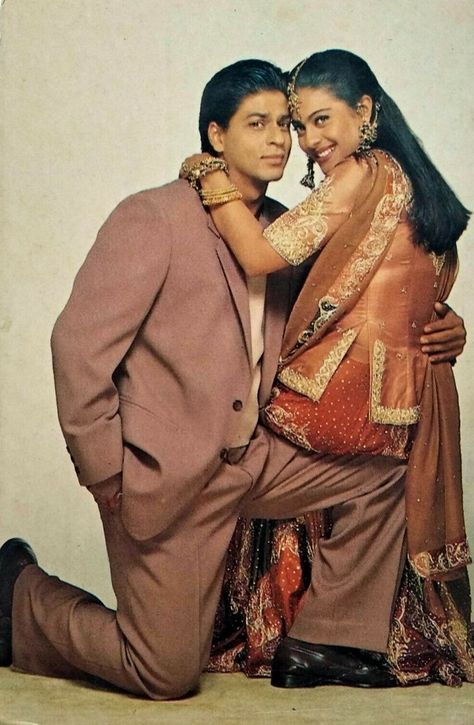 #ShahrukhKhan #Kajol  #BollywoodFlashback #90s #rare #Postcard   @iamsrk @kajolAtUN  #6YearsOfSRKUniverse @SRKUniverse  #muvyz #muvyz090419 Bollywood Vintage, Shahrukh Khan And Kajol, Shah Rukh Khan Movies, Srk Movies, Vintage Bollywood Aesthetic, 90s Bollywood Aesthetic, Kuch Kuch Hota Hai, Rajesh Khanna, Cutest Couples