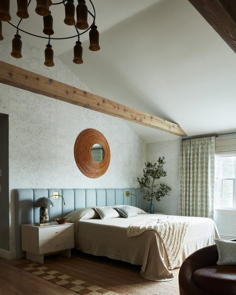 Drawing inspiration from the natural environment, this Brewster Beach House bedroom is filled with a sand and sea color palette. Soft beige tones, ample texture, and a jute rug that reminds me of seagrass create a restful and inviting mood. The customs upholstered headboard with built-in reading lights might be my favorite part of this look. Photo: @jaredkuziaphoto #meghanshadrickinteriors #bedroomdesign #bedroomdecoration #bedroomdecor #modernbedroom #bedroominspiration #cozybedroom #arch... Wall To Wall Headboard, Headboard Lights, Sea Color Palette, Custom Upholstered Headboard, Wall Headboard, Beach House Bedroom, Headboard With Lights, Reading Lights, Sand And Sea