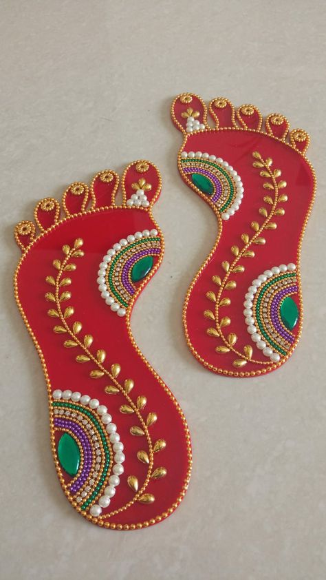 Deewali Decoration Ideas Diy, Art And Craft For Diwali, Crafts For Diwali Decoration, Diya Designs Painting, Diwali Craft Handmade, Laxmi Charan, Diwali Craft Ideas, Diwali Crafts, Kundan Rangoli