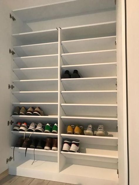 Små Rum Lidt Plads, Modern Shoe Rack, Closet Shoe, White Closet, Closet Shoe Storage, Desain Pantry, Closet Design Layout, Shoe Rack Closet, Closet Renovation