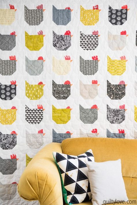 Free Quilt Pattern – Chicken Blocks ��– Quilting Chicken Quilt, Chicken Pattern, Quilt Modernen, Quilt Care, Animal Quilts, Beginner Sewing Projects Easy, Quilt Baby, Quilt Block Tutorial, Free Quilting