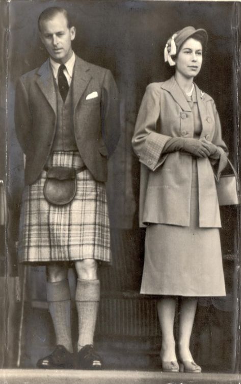 Balmoral Tartan, Queen Elizabeth 1952, Prince Philip Queen Elizabeth, Princess Alice Of Battenberg, Queen And Prince Phillip, Prince Michael Of Kent, Royal Family Portrait, Queen Elisabeth, Nancy Reagan