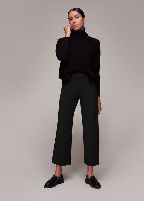 Black Wide Pants Outfit Classy Work, Black Cropped Trousers Outfit, Wide Leg Dress Pants Outfit Work, Black Culottes Outfit Winter, Cropped Black Pants Outfit, Ankle Trousers Outfit, Black Wide Pants Outfit Classy, Wide Leg Trousers Outfit Winter, How To Style Black Trousers