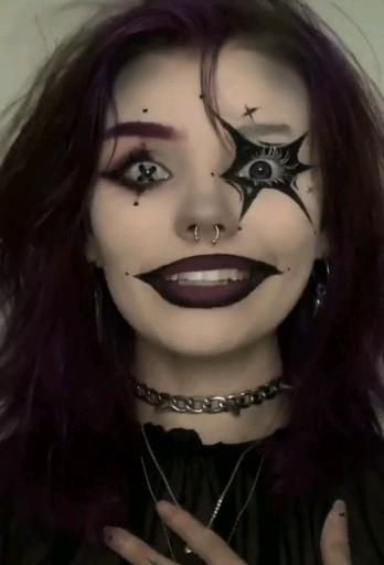 Make Up Halloween Vampire, Halloqueen Costume, Halloween Make Up Vampire, Punk Costume Halloween, Vampire Make Up, Haloween Mackup Ideas, Dark Halloween Costumes, Creepy Makeup Looks, Halloween Makeup Vampire