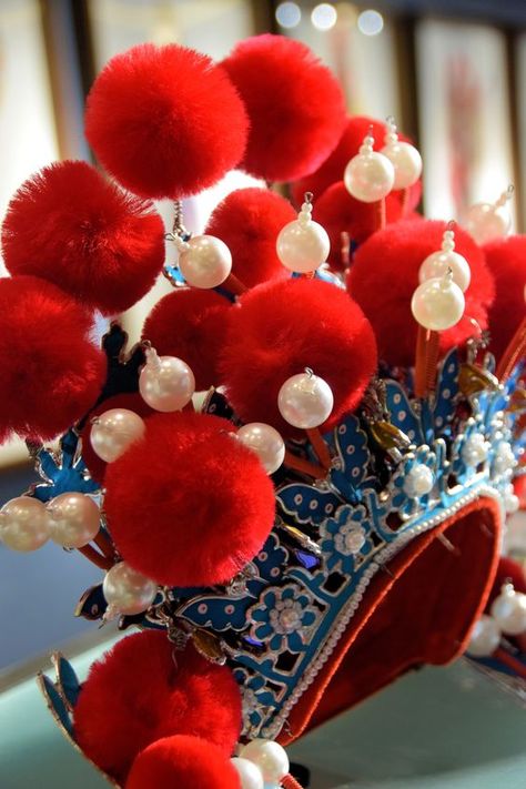 Peking Opera Headdress, Beijing Opera, Peking Opera, Chinese Opera, Conceptual Fashion, Balloon Sculptures, Fashion Drawing Dresses, Nanjing, Fairytale Dress