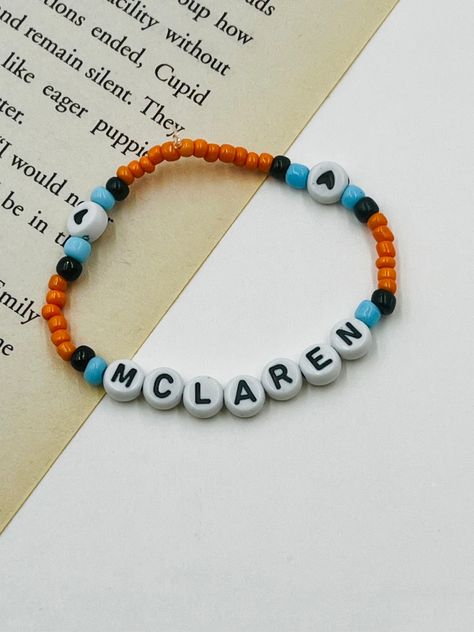 Mclaren: friendship bracelet Mclaren Bracelet, Friendship Bracelets With Beads, Orange Bracelet, Bracelet Craft Diy, Bracelets Design, Beaded Necklace Diy, Clay Bracelet, Diy Bracelet Designs, Beaded Bracelets Diy