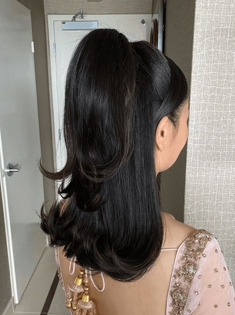 Cute Layer Hairstyles, Long Graduation Hair, Hair Styles To Go Out, Curled Up Ends Hair, Long Brown Hair Styles Hairstyles, Romantic Hairstyles For Medium Hair, Grad Hairstyles Black Hair, Simple Hairstyles For Thick Medium Hair, Medium Length Hair With Layers Hairstyle