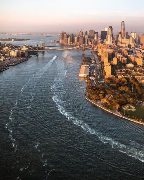 NYCgo on Instagram: “A helicopter view up the Hudson River. 📷: @craigsbeds 🚁🗽🍎 #NewYorkCity #SeeYourCity #ILoveNY #ThisIsNewYorkCity” New York Sunset, Travel Nyc, Sunset Travel, Hudson River Valley, New York Pictures, Family Summer, One World Trade Center, Nyc Aesthetic, Amazing Nature Photography