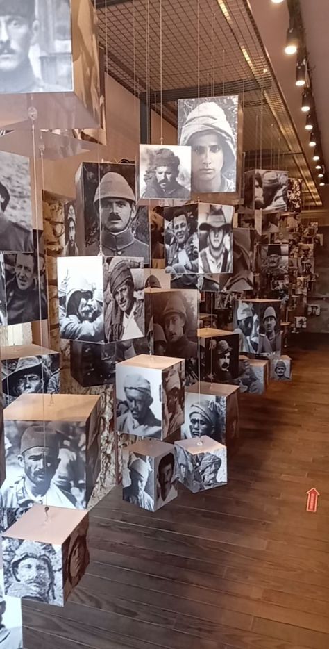 Museum Decorations Ideas, Diy Museum Display, Photo Exposition Ideas, Diy Museum Exhibit, Photograph Display Ideas Exhibition, Art Exhibition Ideas School, Diy Museum, Booth Exhibition Design, Installation Art Ideas