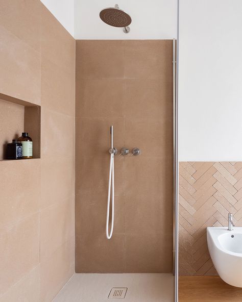 Domus Tiles Bathroom, Sand Tiles Bathroom, Clay Bathroom Tiles, Bathroom Tiles Neutral, Cream Tiled Bathroom, Large Tiles Bathroom, Big Tile Bathroom, Big Bathroom Tiles, Bathroom Big Tiles