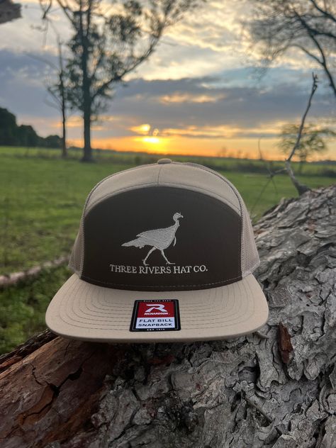 Hand crafted in the State of Florida using only the finest materials and equipment.  We use Richardson 168 7 panel Flat Bill Snap Back hats in some of our most popular colors: *Dark Brown/Khaki *Charcoal/Black *Black *Black/Green Camo/Loden *Khaki/Loden Check out our other styles @ Three Rivers Hat Co. Hats Flat Bill, Halloween Dinners, Cowboy Outfit For Men, Snap Back Hats, Classic Turkey, Cowboy Outfit, Western Wallpaper, Country Hats, Deer Pictures