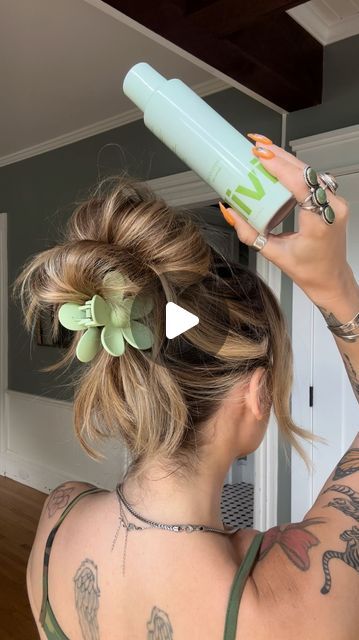 TORIE BLISS on Instagram: "Summer hairstyle that is perfect for the fine hair girlies 🍉🌞🥝 I have been lovinggggg @diviofficial scalp serum & dry shampoo! 10/10!!!  💚LINK IN BIO💚  #divipartner #hairstyle #clawclip" Hairstyle For Nurses Long Hair, Cute Nursing Hairstyles Updo, Flower Claw Clip Hairstyles Thick Hair, Nursing Hairstyles Updo, Dental Hygienist Hairstyles, Long Fine Hair Styles, Hairstyle For Nurses, Nursing Hairstyles For Long Hair, Nurse Updo Hairstyles