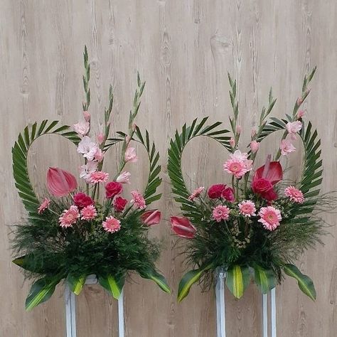 Spring Flower Arrangements Centerpieces, Flowers Arrangements Ideas, Red Flower Arrangements, Tall Flower Arrangements, Valentine Flower Arrangements, Contemporary Flower Arrangements, Tropical Floral Arrangements, Table Flower Arrangements, Spring Flower Arrangements