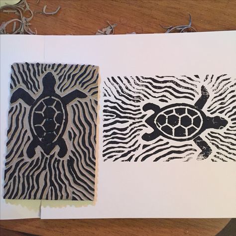 First go at Lino printing in 15years Turtle Printmaking Art Simple, Turtle Lino Print, Lino Print Animals, Cetakan Lino, Xilografia Ideas Faciles, Lino Animal, Simple Lino Print Ideas, Lino Printing Ideas, Turtle Linocut