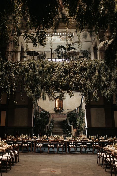 Jungle Wedding Aesthetic, Guanajuato Mexico Wedding, Wedding In Guadalajara, Wedding Venue Mexico City, Wedding In Mexico City, Mexico Wedding Decorations, Spanish Courtyard Wedding, Spanish Modern Wedding, Oaxaca Mexico Wedding