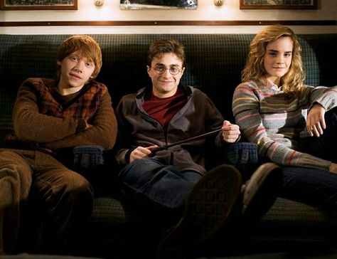 Daniel Radcliffe And Emma Watson, Harry Potter Order, Harry Hermione Ron, The Golden Trio, Harry Potter Ron And Hermione, Emma Watson Harry Potter, Ron Hermione, Harry Potter Ron, Harry Potter Gif