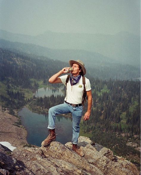 Vintage Hiking Outfit, Granola Outfits Men, Summer Outfits Granola, Granola Men Style, Granola Boy Aesthetic, Granola Guy Style, Granola Boy Outfits, Men Hiking Outfit, Adventure Clothing Men