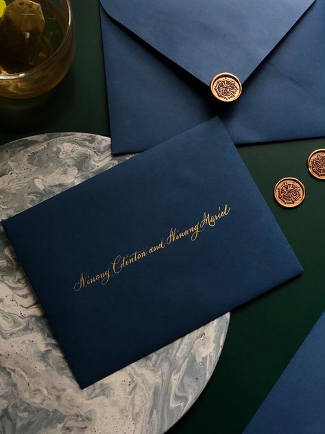 Calligraphy Invitation Envelope, Navy Envelopes Wedding, Wedding Invitation Cards Navy Blue, Blue Wedding Envelopes, Wedding Invitation Dark Blue, Dark Blue Gold Wedding, Blue Envelope Wedding Invitation, Navy Blue White And Gold Wedding Invitations, Navy Blue And Gold Invitations