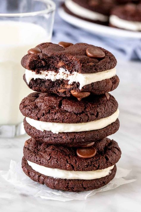 These chocolate sandwich cookies are next level delicious. They have two chewy, fudgy double chocolate cookies with sweet and creamy frosting in the middle. Like an extra decadent, homemade Oreo cookie! #oreos #sandwichcookies #homemade #chocolate #justsotasty #recipe #cookies from Just So Tasty Homemade Oreo Cookies, Easy Buttercream Frosting, Cookie Sandwich Recipes, Plain Cookies, Cookie Sandwich, Double Chocolate Cookies, Chocolate Sandwich, Chocolate Sandwich Cookies, Vanilla Cookies