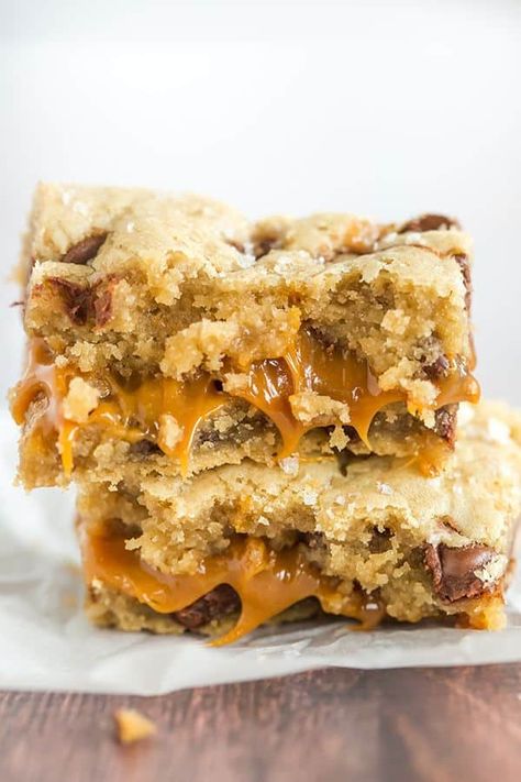 Salted Caramel Chocolate Chip Cookie Bars | Brown Eyed Baker Caramel Chocolate Chip Cookie Bars, Caramel Chocolate Chip Cookie, Chocolate Chip Cookie Dough Recipe, Brown Eyed Baker, Homemade Crust, Caramel Chocolate Chip Cookies, Slow Cooker Desserts, Chocolate Chip Cookie Bars, Cookie Dough Recipes