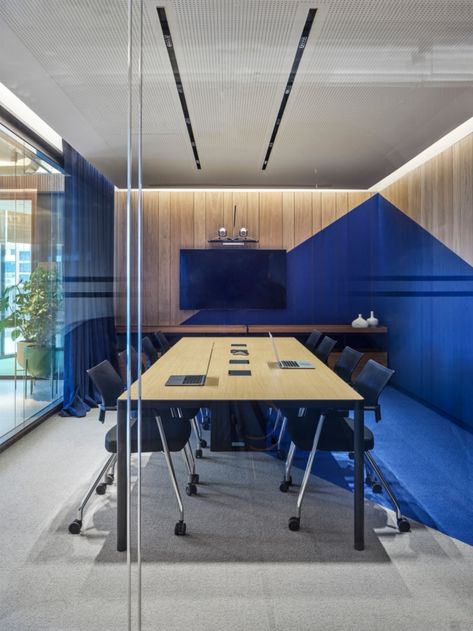 Blue Office Interior Design, Blue Office Room, Conference Room Wall Design, Futuristic Office, Decorating Office, Office Room Design, Meeting Room Design, Redecorating Ideas, Open Space Office