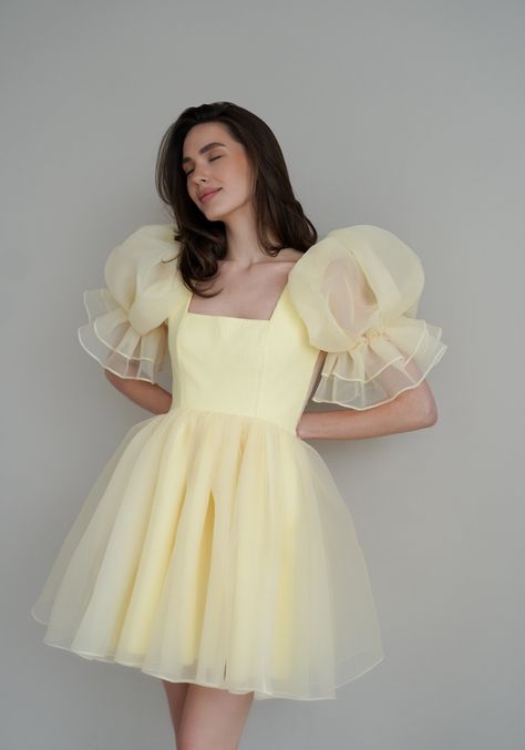 Puff Sleeve Tulle Dress, Cute Puff Sleeve Dress, Dress With Short Sleeves Formal, Belle Sleeve Dress, Light Yellow Gown, Teenager Dress For Wedding, Maternity Mini Dress, Photo Shoot Dresses For Women, Designer Dresses Casual Unique