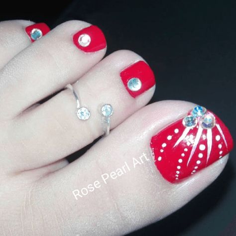 45+ Festive Christmas Toe Nails Design Ideas Toe Nails Design Ideas, Christmas Toe Nail Designs, Christmas Toe Nails, Christmas Toes, Nails Design Ideas, Festive Nail Art, Plaid Nails, Green Nail Polish, Miniature Christmas Trees