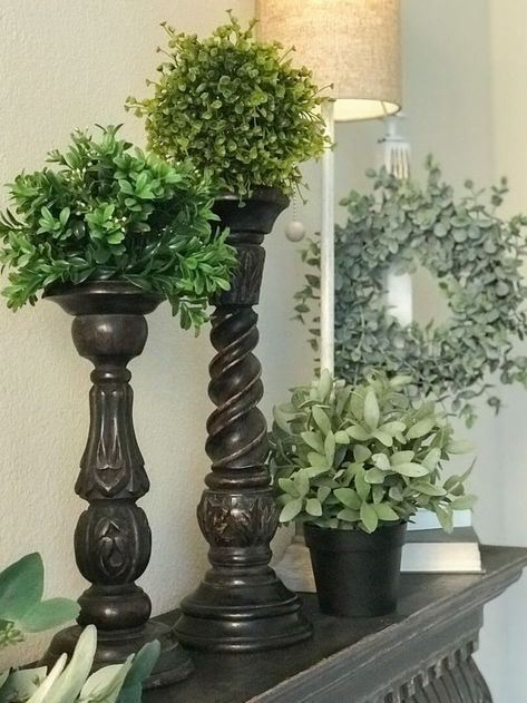 How I use greenery balls in my decor. By CountyRoad407.com #fauxgreenery #topiaryballs #greenery #springdecor #springdecorating #fauxplants #decor Film Decor, Do It Yourself Decoration, Farmhouse Side Table, Cute Dorm Rooms, Dekorasi Kamar Tidur, Decor Guide, Décor Diy, Cool Rooms, Decoration Design