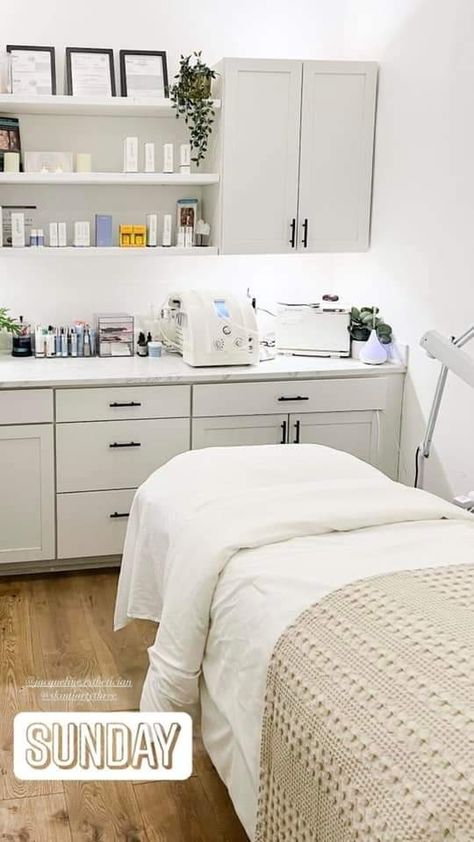 Esthetician Room Storage Ideas, Esthetics Room Set Up, Esthetician Rooms, Medical Clinic Decor, Esthetician Room Ideas, Esthetician Studio, Wax Room, Esthetician Supplies, Waxing Room