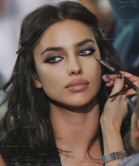 Estilo Gossip Girl, Maquillage On Fleek, Look Grunge, 90s Makeup, Makeup Obsession, Irina Shayk, Editorial Makeup, Makati, Pretty Makeup