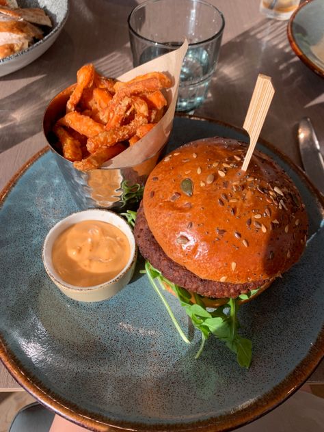 Vegan burger London sky garden Burger And Sweet Potato Fries, Chickpea Burger, Vegetarian Burger, Vegan Burger, Burger And Fries, Potato Fries, Sky Garden, Sweet Potato Fries, Salmon Burgers