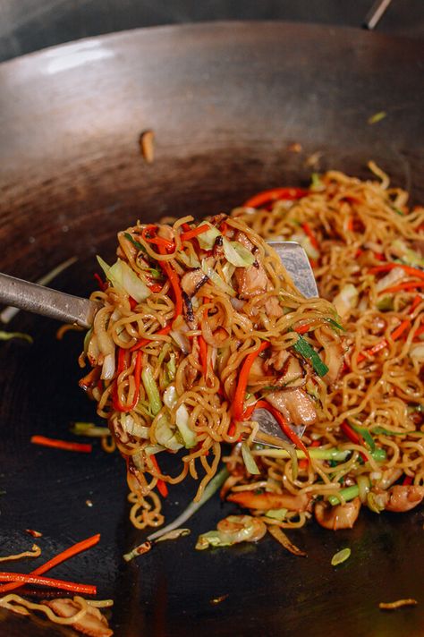 Chicken Yakisoba, by thewoksoflife.com- triple the sauce! Easy Yakisoba Recipe, Yakisoba Recipe, Chicken Yakisoba, Woks Of Life, The Woks Of Life, Easy Japanese Recipes, Japanese Noodles, Japanese Recipes, Snacks Saludables