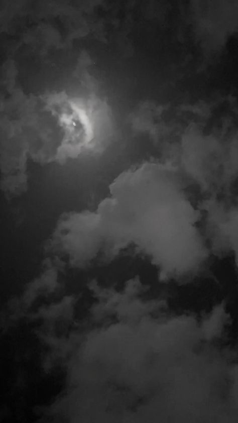 Night Moon Background For Editing, Moongazing Aesthetic, Night Skies Videos, Moon Videos Night, Night Moon Videos, Moon Video Aesthetic Moonlight, Moon Aesthetic Videos, Dark Videos Night, Clouds Aesthetic Videos