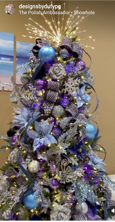 Purple And White Christmas Tree, Blue And Purple Christmas Tree, Christmas Tree Goals, Glam Christmas Tree, Elegant Christmas Tree Decorations, Christmas Purple, Pretty Christmas Decorations, Purple Christmas Tree, Christmas Classics