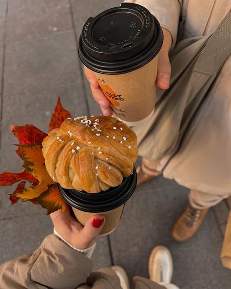 Happy New Year Aesthetic, September Aesthetic, Autumn In My Heart, Year Aesthetic, Autumn 23, Coffee Vibes, Winter Baking, Aesthetic Morning, Red Season