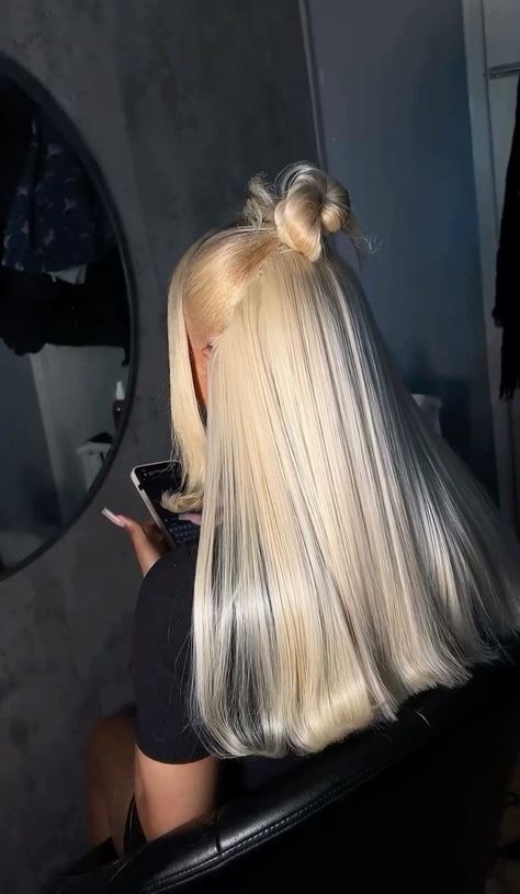 Crimps Hairstyles For Black Women Blonde, Blonde Hair In A Bun, 2 Ponytail Hairstyles, Frontal Wig Hairstyles, Black Ponytail Hairstyles, Quick Weave Hairstyles, Frontal Hairstyles, Pretty Hair Color, Quick Weave