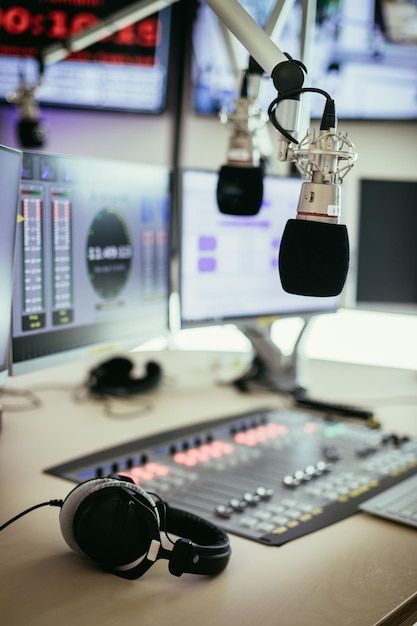 Journalism Job, Penyiar Radio, Studio Room Design, Sony Radio, Radio Broadcasting, Studio Microphone, Business Vision Board, Blurry Background, Front Page Design