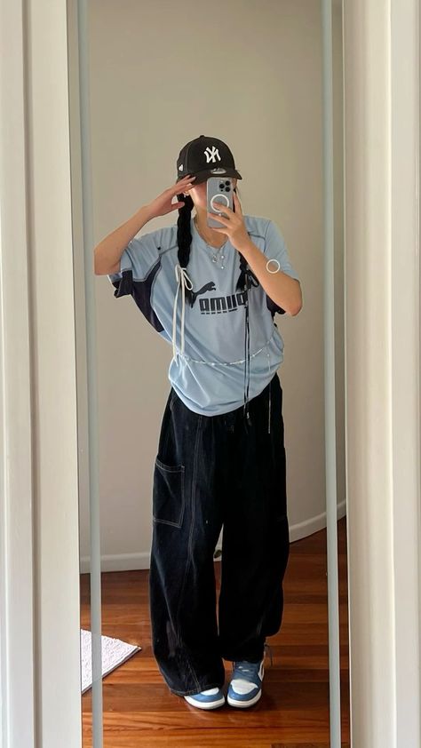 #danceoutfit #dancewear #streetwear #y2k #outfitaesthetic #outfitinspiration #baggyjeans #jeansoutfit #outfitidea #baggyy2k #baggy #koreanfashionoutfits Y2k Street Wear Outfits, Baggy Clothes Outfit Aesthetic Korean, Outfit Inspo Korean Streetwear, Outfits W Baggy Jeans, Streetwear For School, Newjeans Clothes Style, Y2k Girls Outfits, Baggy Outfits Girl Aesthetic, Baggy Clothes Outfit Women Streetwear