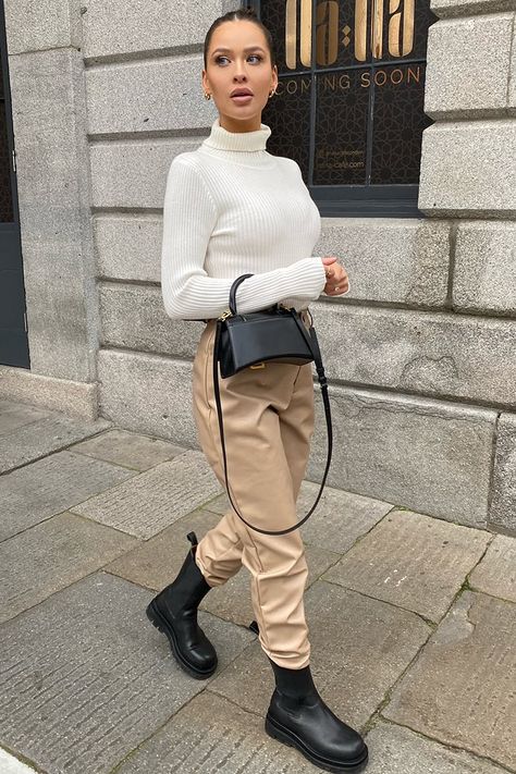 Business Management Outfit, Naomi Genes Outfit, Smart Casual Women Skirt, Winter Neutral Outfits, Casual Luxury Outfits, Naomi Genes, Casual Women Outfits, Clothes Capsule, Women Winter Outfits