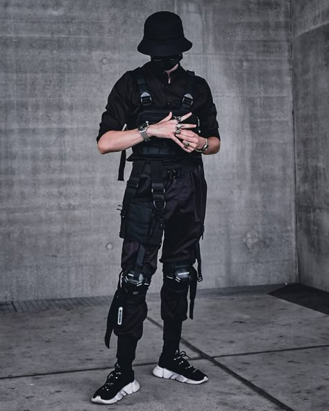 Mens Cyberpunk Outfits, Tech Gear Fashion Men, Cyberwear Men, Techware Fashion Male, Dark Wear Aesthetic, Tech Ware Fashion, Men’s Tech Wear, Tech Wear Aesthetic Men, Techwear Outfits Male