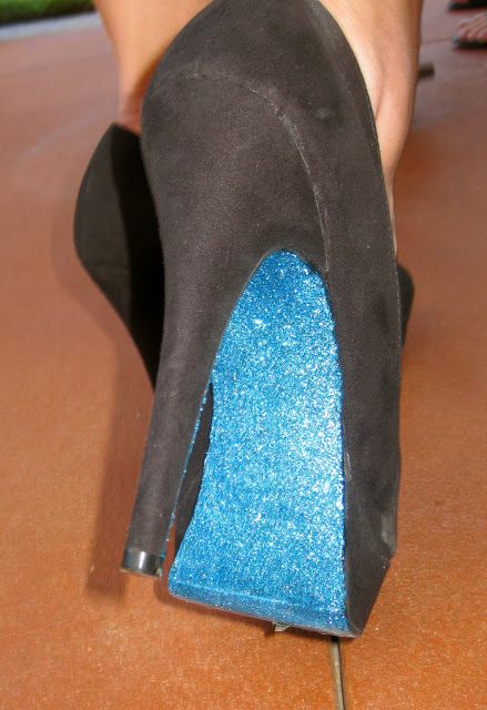 Restyle.Restore.Rejoice: DIY Glitter Pumps Diy Glitter Shoes, Diy Glitter, Teal Accents, Glitter Pumps, Glitter Heels, Glitter Diy, Glitter Shoes, Diy Shoes, Crafty Craft