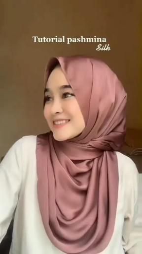 Phasmina Hijab Tutorial, Tutorial Pasmina Silk, Tutorial Pashmina Silk, Silk Hijab Tutorial, Tutorial Tudung, Ootd Ngampus, Hijab Turban Style, Simple Hijab Tutorial, Tutorial Hijab Pashmina