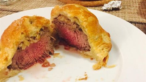 This is a particularly elegant way to serve a popular dinner-party entree of filet steaks wrapped in puff pastry, and saves carving at the table. Dinner Party Entrees, Party Entrees, Fancy Recipes, Individual Beef Wellington, Filet Steak, Beef Burgundy, Mini Beef Wellington, Holiday Recipies, Steak Wraps