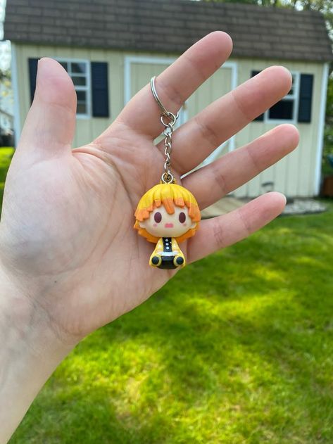 Anime Figure Keychain, Studio Ghibli Clay Keychain, Anime Keychains Diy Clay, Demon Slayer Clay Ideas, Demon Slayer Clay Art, Demon Slayer Clay Charms, Anime Polymer Clay Ideas, Anime Clay Charms, Demon Slayer Clay