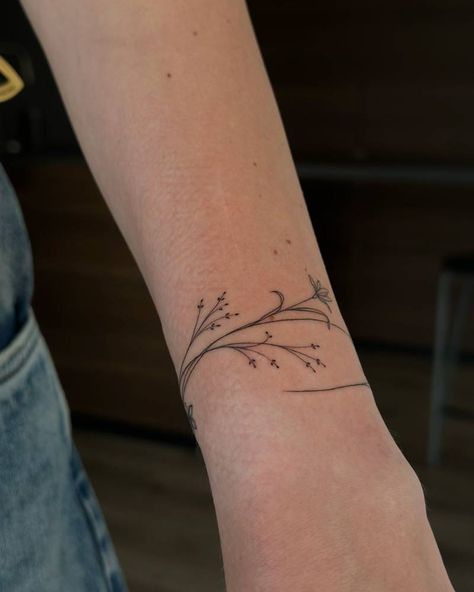 Delicate Flower Wrist Tattoo, Fine Line Ankle Bracelet Tattoo, Fine Line Tattoo Bracelet, Wrist Fine Line Tattoo, Flower Wrist Wrap Tattoo, Fine Line Tattoo Wrist, Flower Arm Band Tattoo, Fine Line Wrist Tattoo, Floral Bracelet Tattoo